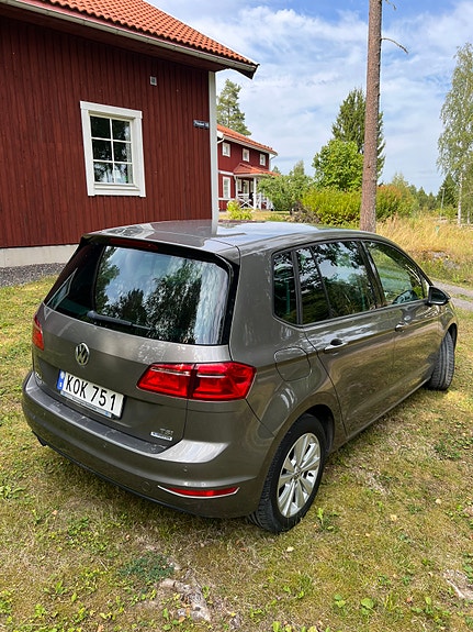 Volkswagen Golf Sportsvan 2 of 7