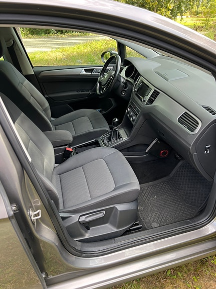 Volkswagen Golf Sportsvan 4 of 7
