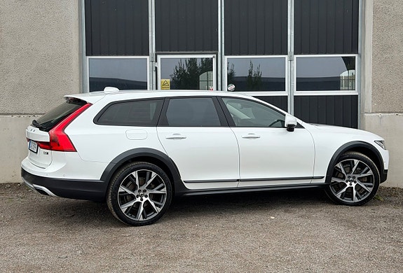 Volvo V90 Cross Country 4 of 25