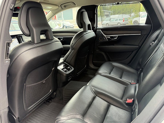 Volvo V90 Cross Country 11 of 25