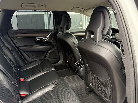 Volvo V90 Cross Country 12 of 25