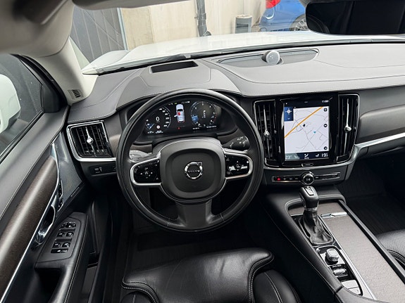 Volvo V90 Cross Country 10 of 25