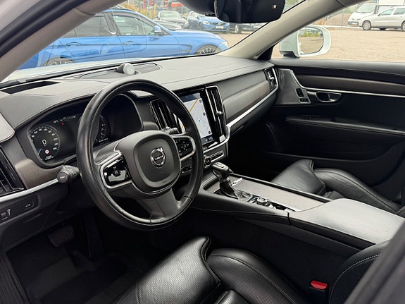 Volvo V90 Cross Country 9 of 25