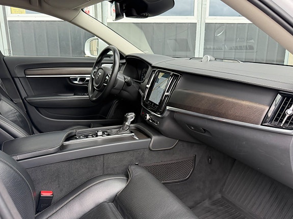 Volvo V90 Cross Country 13 of 25