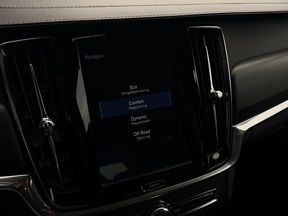 Volvo V90 Cross Country 19 of 25