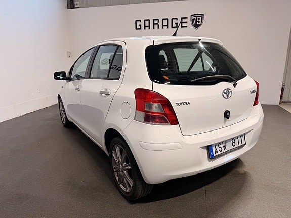 Toyota Yaris 9 of 11