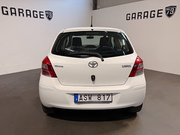 Toyota Yaris 6 of 11