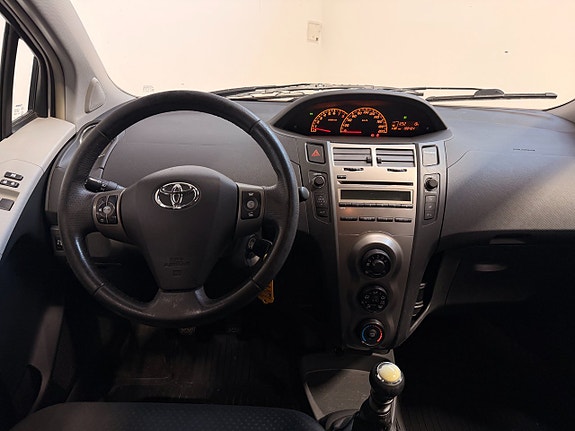 Toyota Yaris 10 of 11