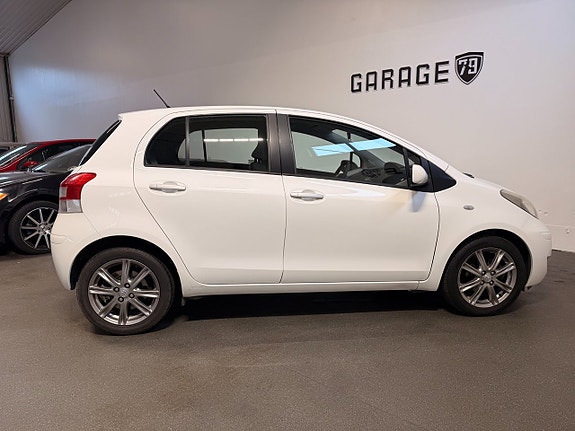 Toyota Yaris 8 of 11