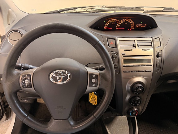 Toyota Yaris 11 of 11