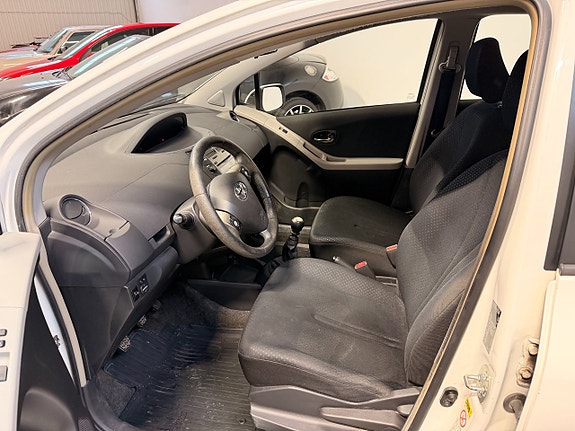 Toyota Yaris 5 of 11