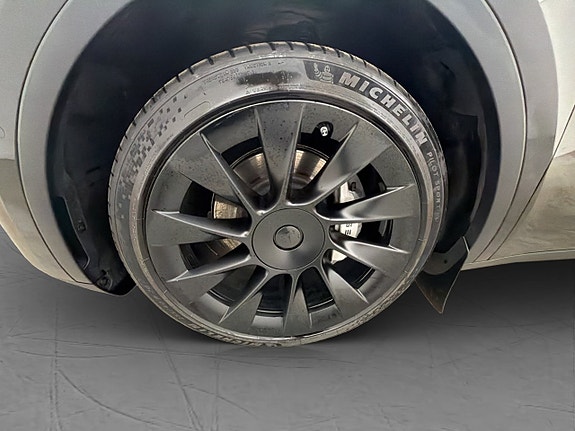 Tesla Model Y 30 of 30