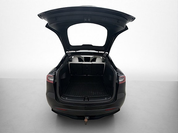 Tesla Model Y 11 of 30