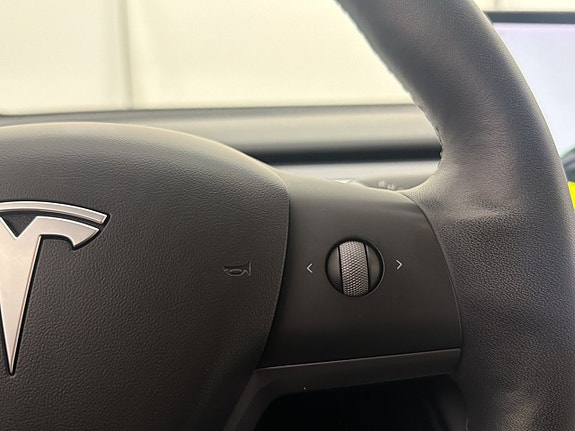 Tesla Model Y 19 of 30