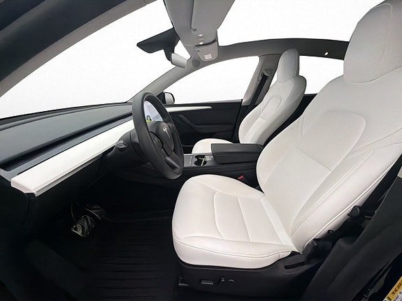 Tesla Model Y 15 of 30