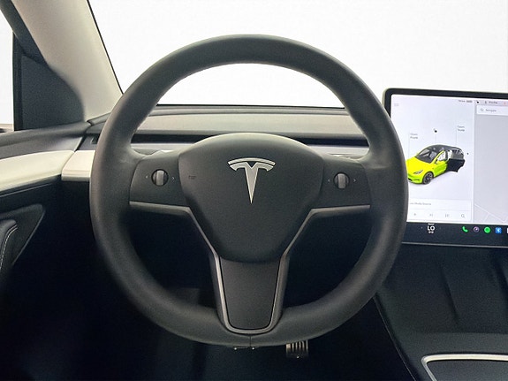 Tesla Model Y 17 of 30