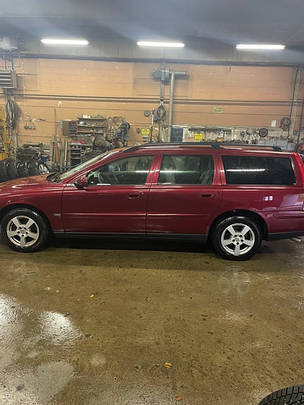Volvo V70 2 of 2