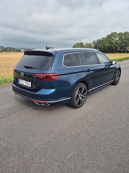 Volkswagen Passat 2 of 8