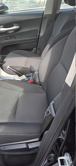 Toyota Auris 4 of 5