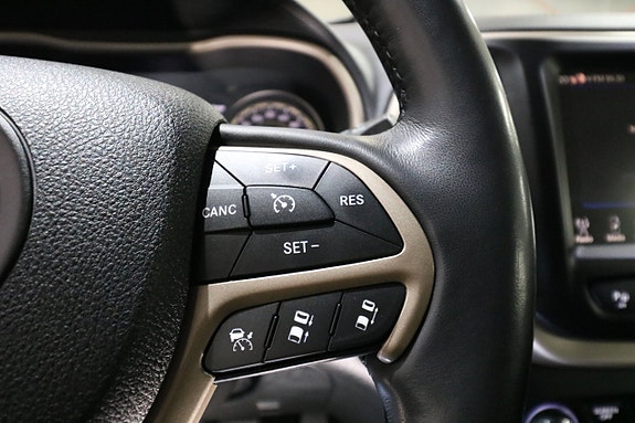 Jeep Cherokee 8 of 24