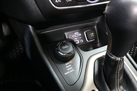 Jeep Cherokee 13 of 24
