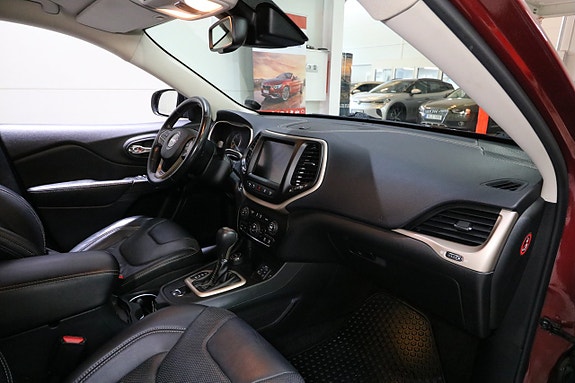 Jeep Cherokee 15 of 24