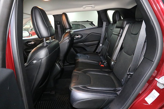 Jeep Cherokee 17 of 24