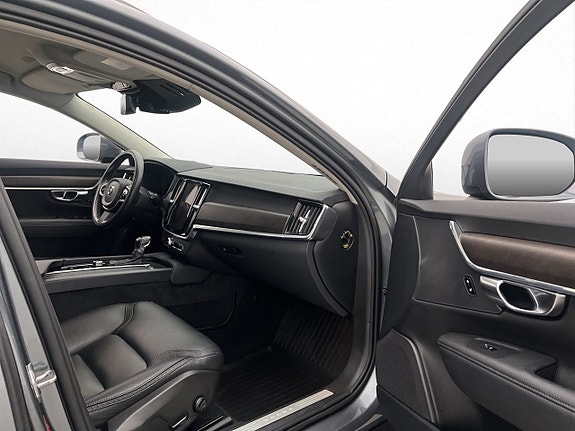 Volvo V90 Cross Country 30 of 30