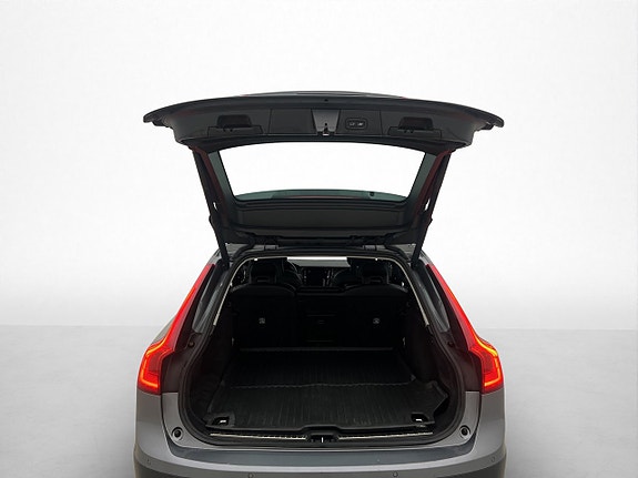Volvo V90 Cross Country 10 of 30