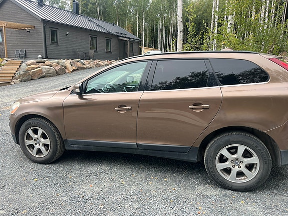 Volvo XC60 2 of 8