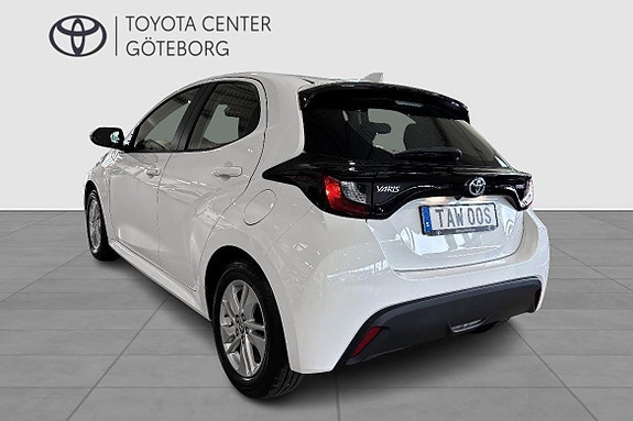 Toyota Yaris 4 of 12