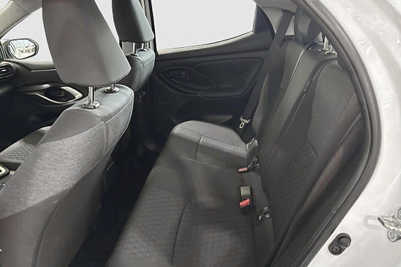 Toyota Yaris 9 of 12