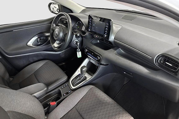 Toyota Yaris 8 of 12