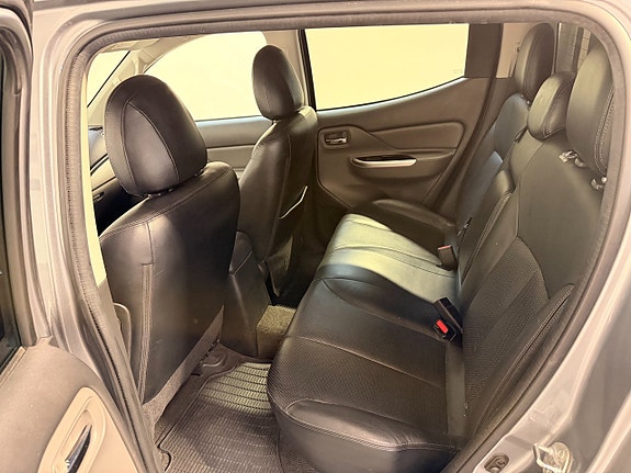 Mitsubishi L200 8 of 19