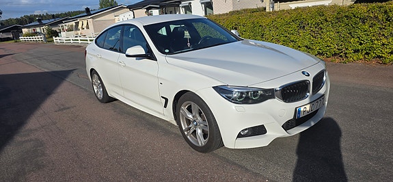 BMW 320d 3 of 5