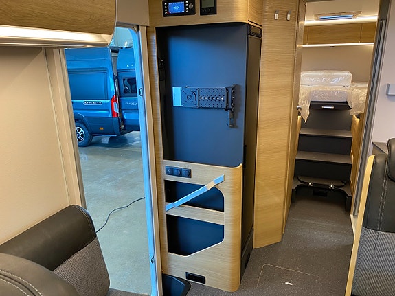 Adria Coral Select 670 SL 7 of 12