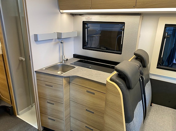 Adria Coral Select 670 SL 8 of 12