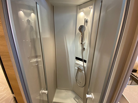 Adria Coral Select 670 SL 9 of 12