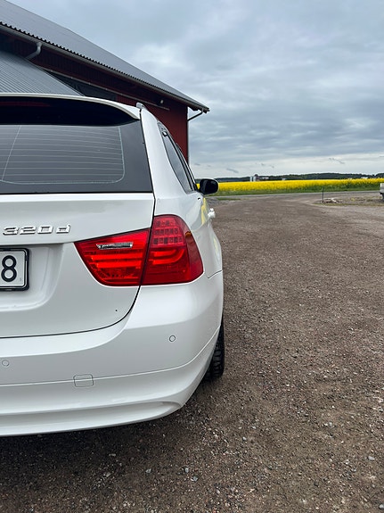BMW 320d 3 of 5