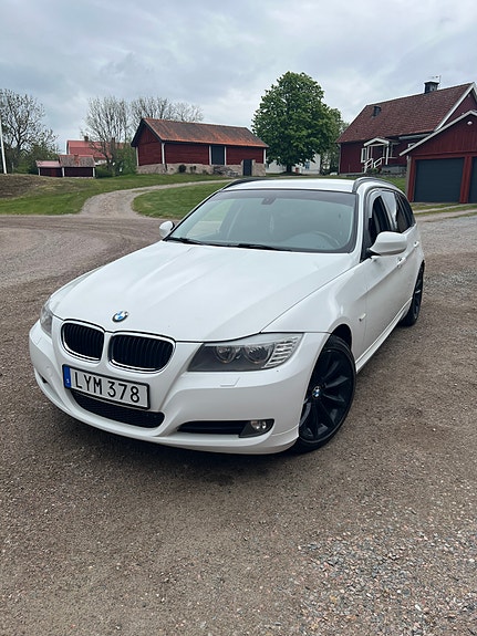 BMW 320d 2 of 5