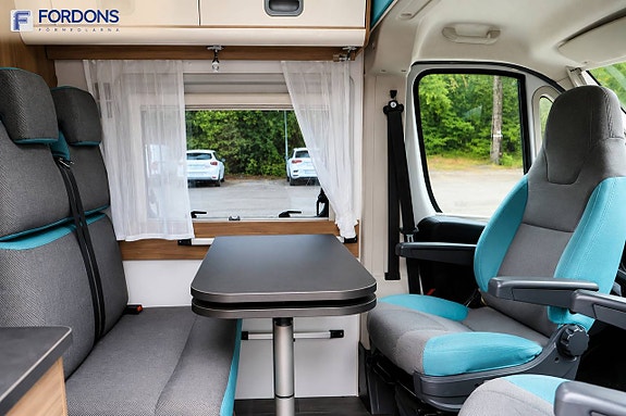 Sun Living Campervan Fiat 2.3 MultiJet V60 SP 140 hk | Solceller | Dragkrok | Truma | 3 bäddar 7 of 25