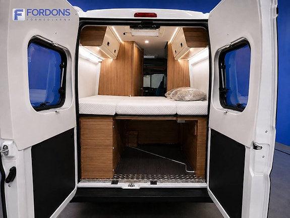 Sun Living Campervan Fiat 2.3 MultiJet V60 SP 140 hk | Solceller | Dragkrok | Truma | 3 bäddar 19 of 25