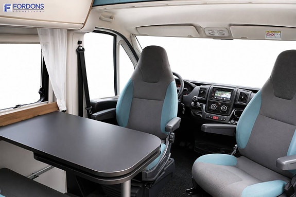 Sun Living Campervan Fiat 2.3 MultiJet V60 SP 140 hk | Solceller | Dragkrok | Truma | 3 bäddar 11 of 25