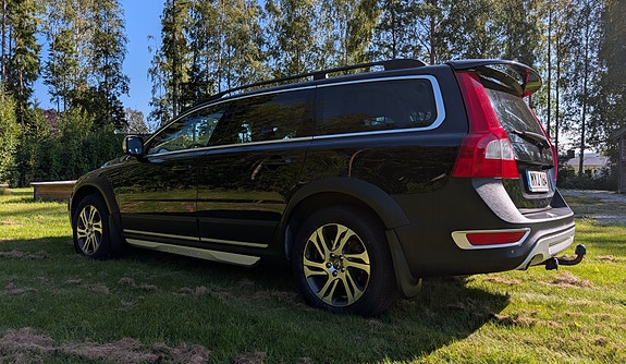 Volvo XC70 2 of 24