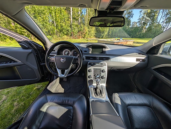 Volvo XC70 10 of 24