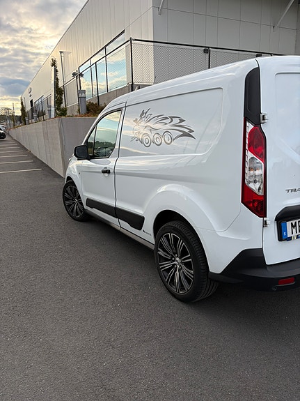 Ford Transit Connect 3 of 14