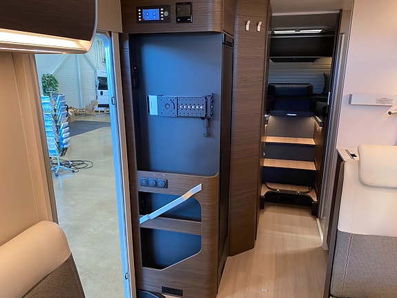Adria Coral Supreme 670 SL180HK 6 of 13