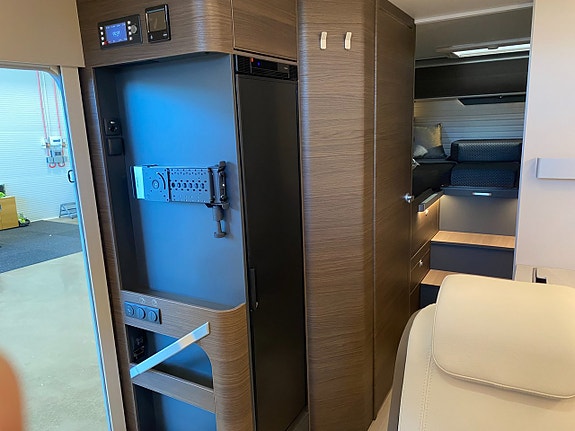 Adria Coral Supreme 670 SL180HK 7 of 13