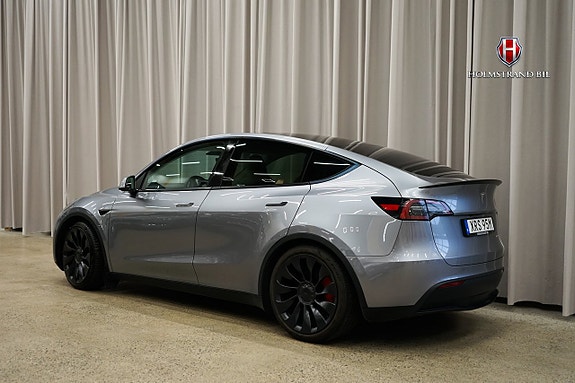Tesla Model Y 4 of 16