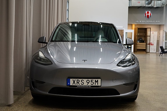 Tesla Model Y 5 of 16